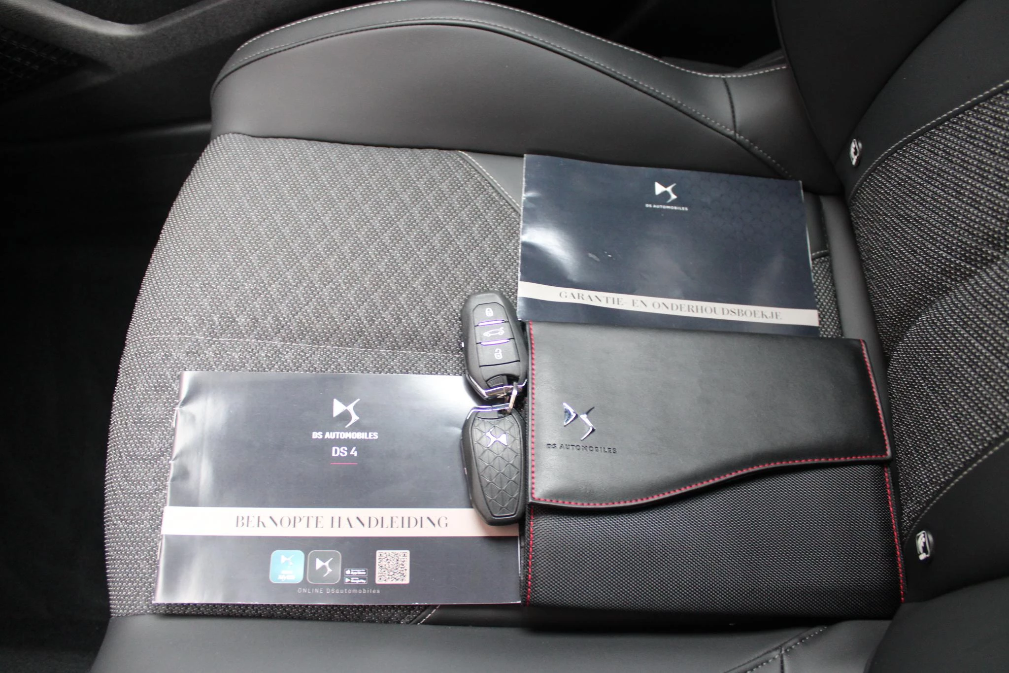 Hoofdafbeelding DS DS 4