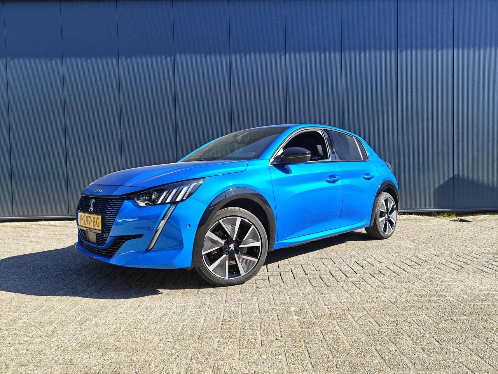 Hoofdafbeelding Peugeot e-208