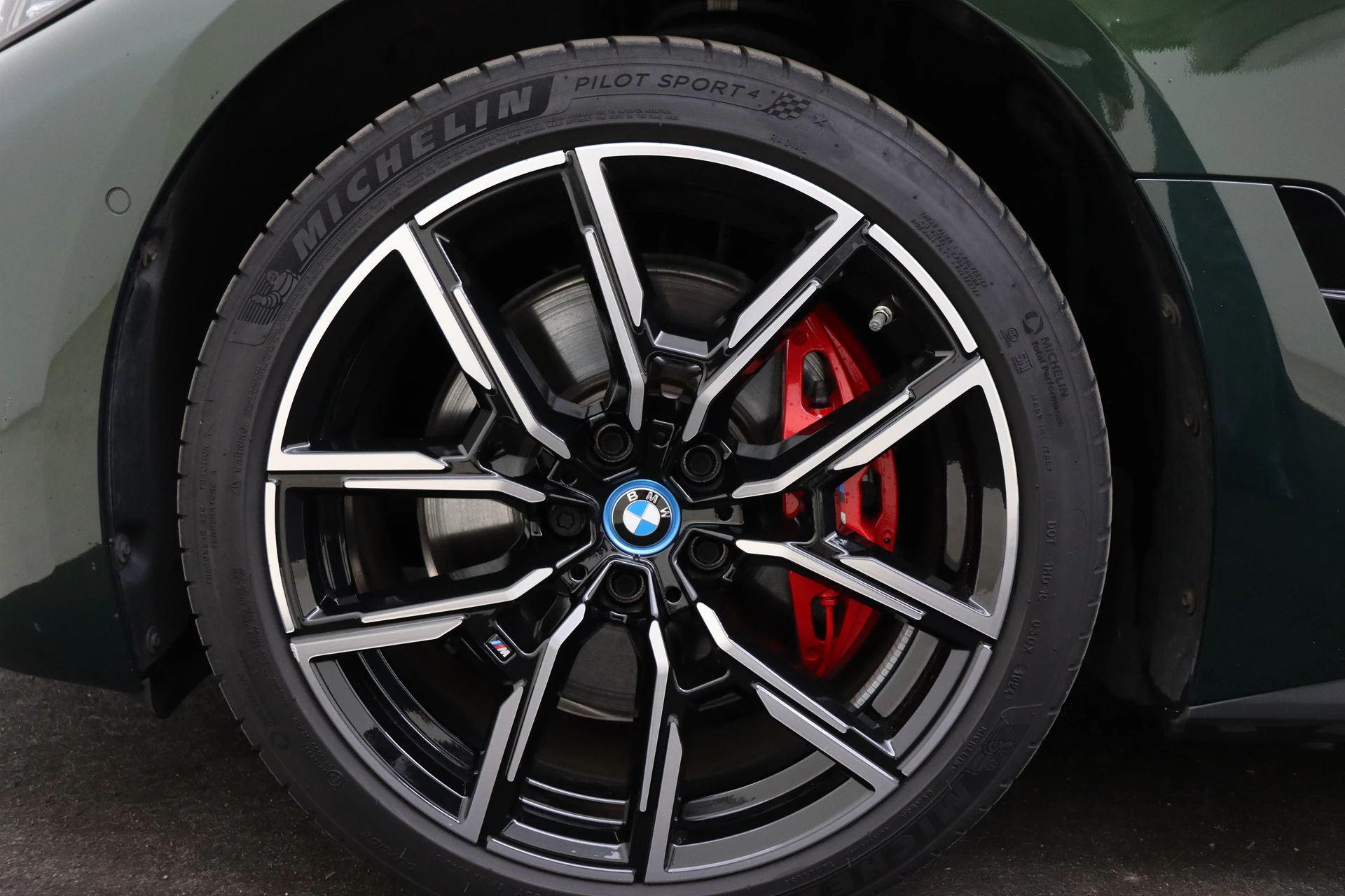Hoofdafbeelding BMW i4