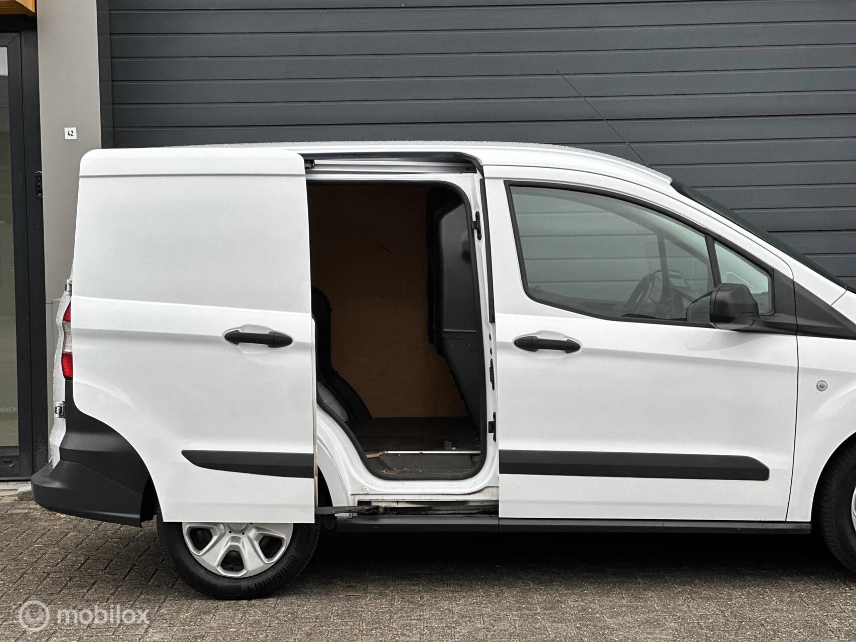 Hoofdafbeelding Ford Transit Courier