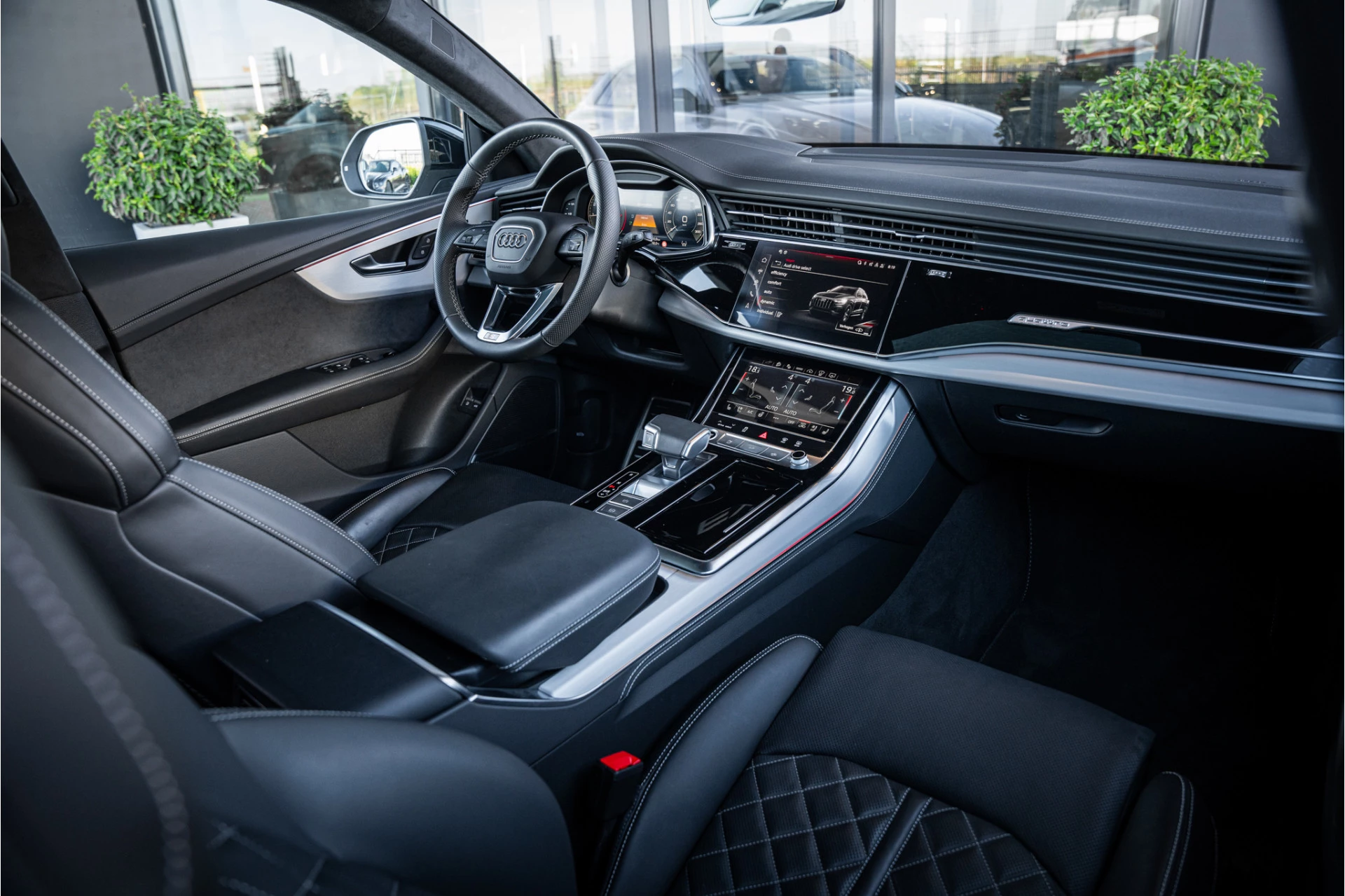 Hoofdafbeelding Audi Q8