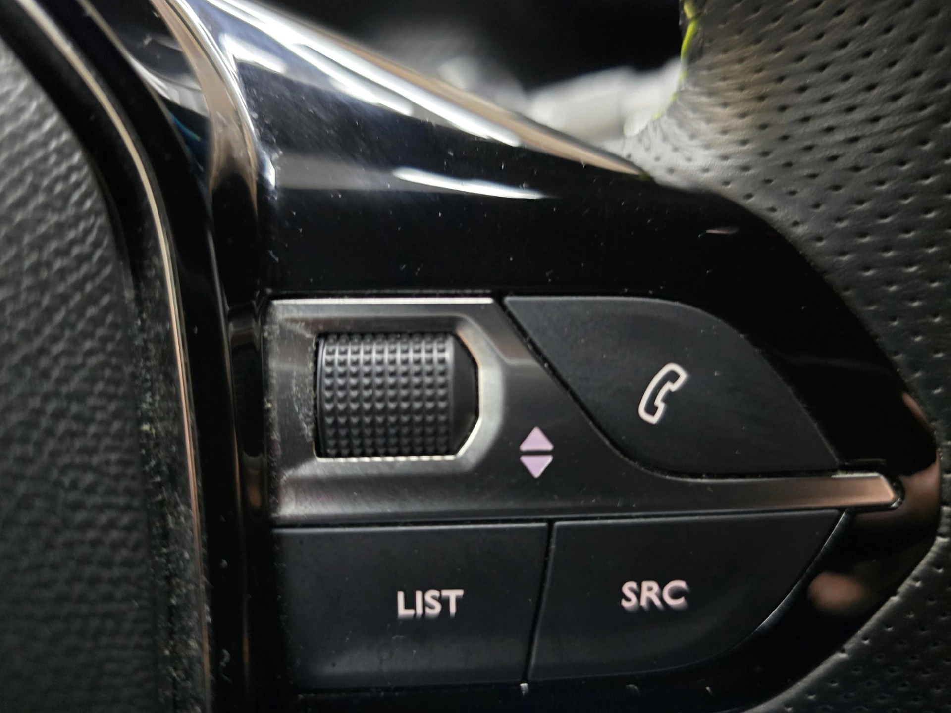 Hoofdafbeelding Peugeot e-2008