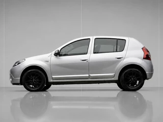 Dacia Sandero 1.2 Blackline (AIRCO,BLUETOOTH,CRUISE,SPORTSTOELEN,NIEUWE APK,LM VELGEN,GETINT,NETTESTAAT)