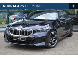 BMW i5 eDrive40 M Sport / Achteruitrijcamera / Stoelverwarming / Adaptieve LED / Driving Assistant Plus / Harman-Kardon / M Sportonderstel / PDC