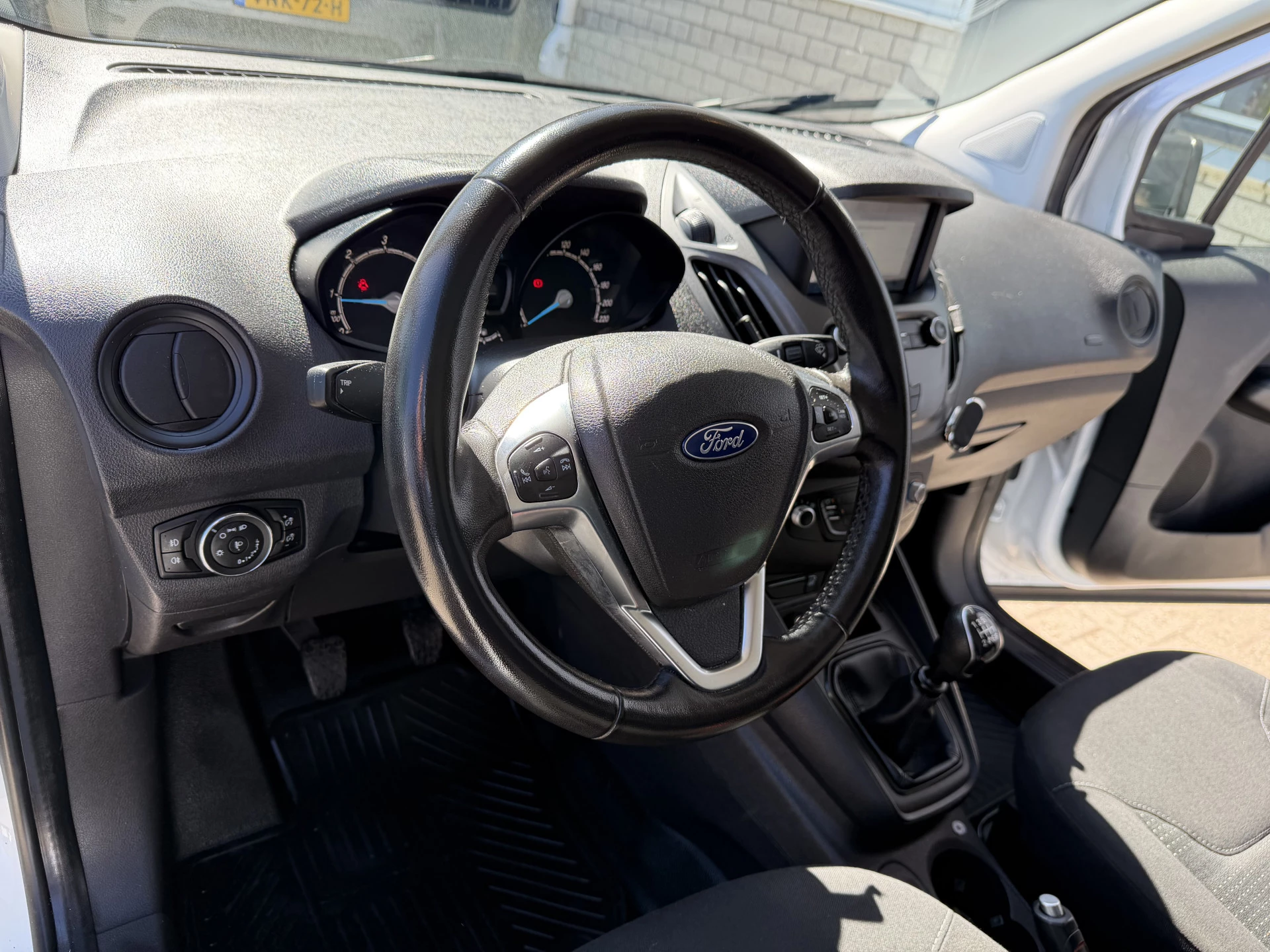 Hoofdafbeelding Ford Transit Courier