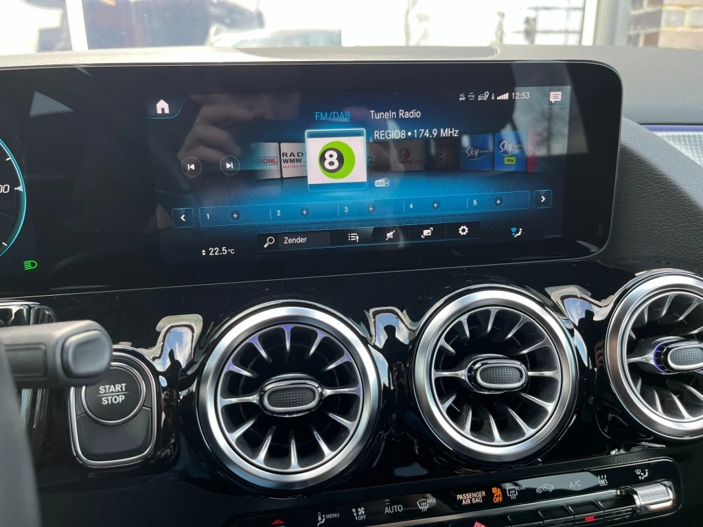 Hoofdafbeelding Mercedes-Benz EQA