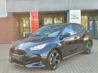 Toyota Yaris 1.5 Hybrid 130 EXECUTIVE NIEUW DIRECT LEVERBAAR! STOEL/STUURVERW 17'' LM-VELGEN PARK-SENSOREN CLIMA KEYLESS LEER NAVI CAMERA APPLE/ANDROID LED