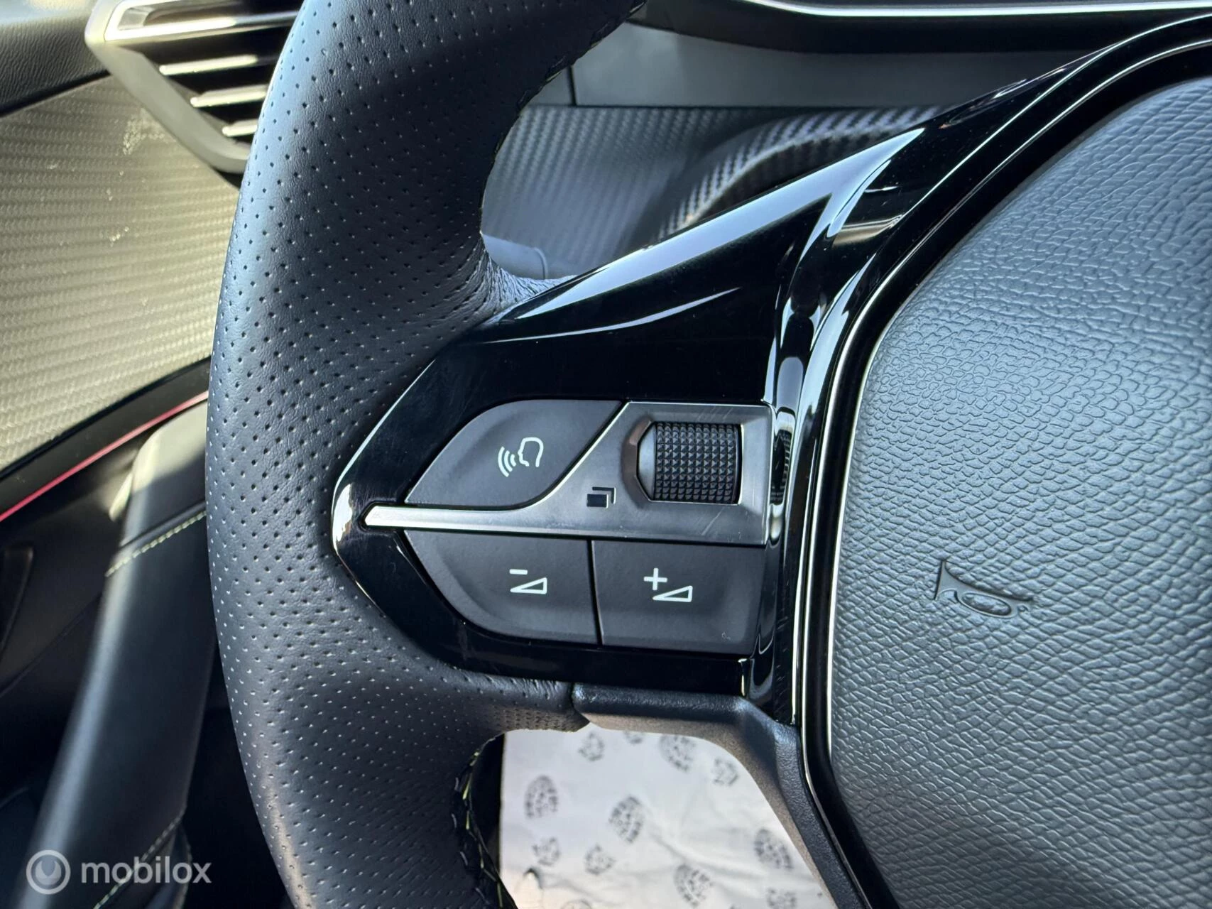 Hoofdafbeelding Peugeot e-208