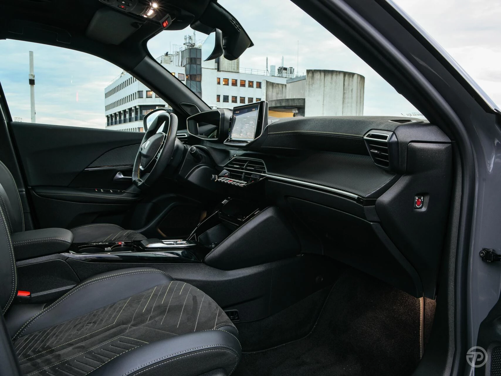 Hoofdafbeelding Peugeot e-2008