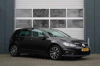 Volkswagen Golf 1.2 TSI Connected Series R-Line Cruise/Camera/Stoelverwarming/Bi-Xenon/Keyless/PDC/LED/HalfLeder/Massage/DAB/17"LM