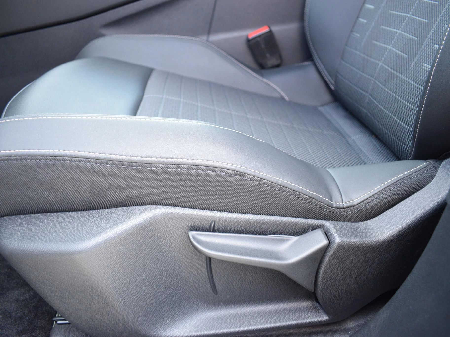 Hoofdafbeelding Peugeot e-3008