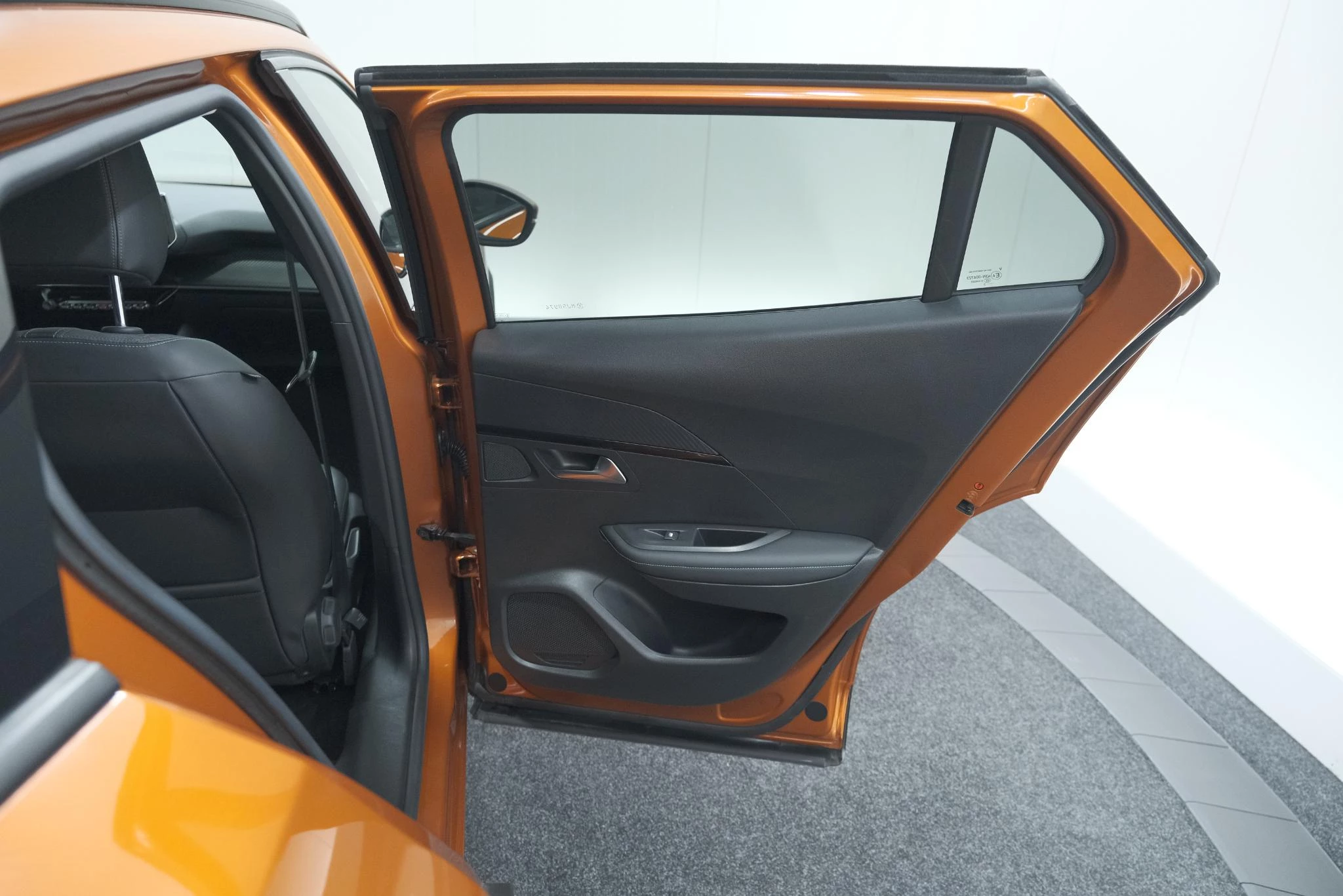 Hoofdafbeelding Peugeot e-2008