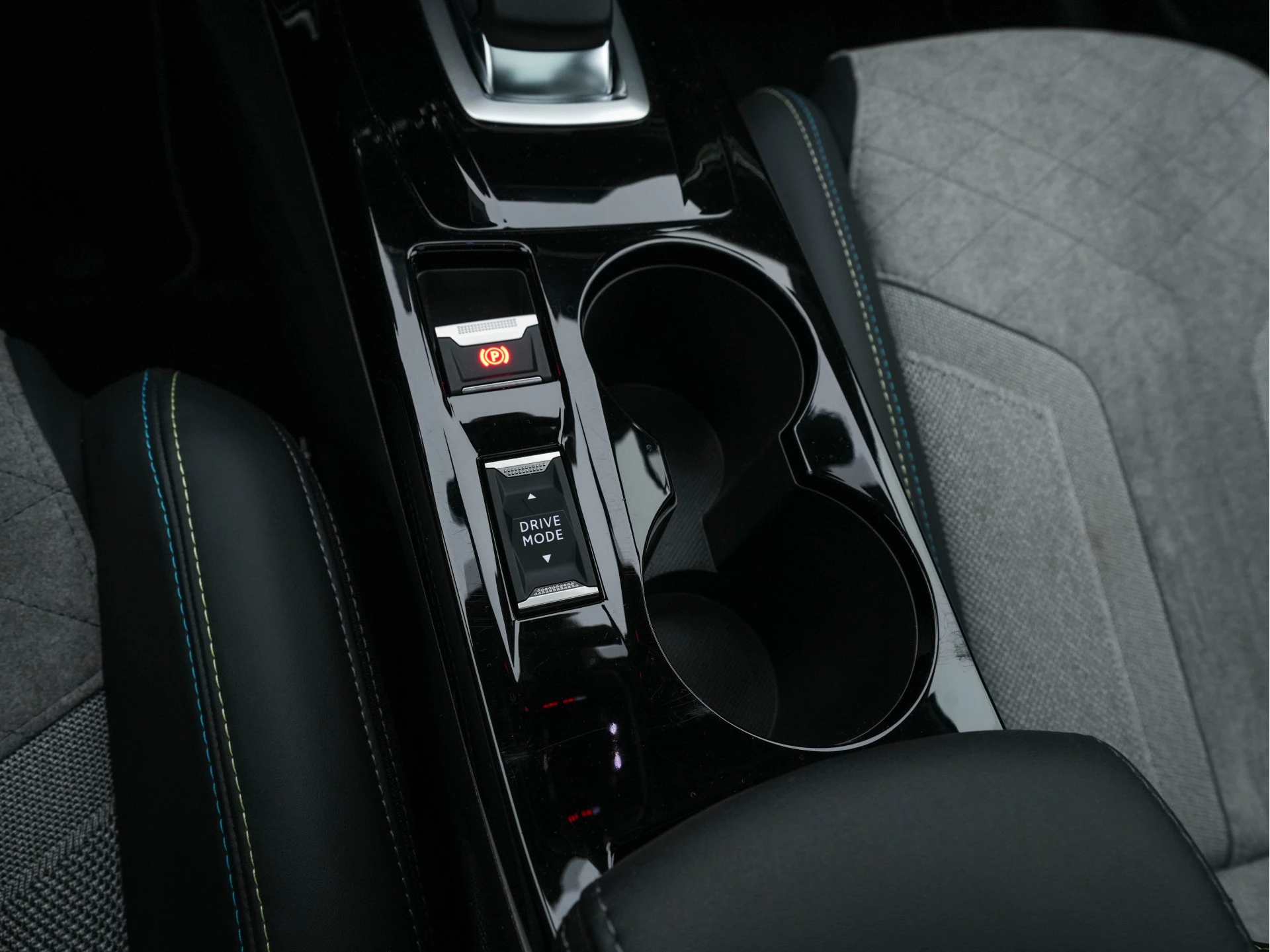 Hoofdafbeelding Peugeot e-208