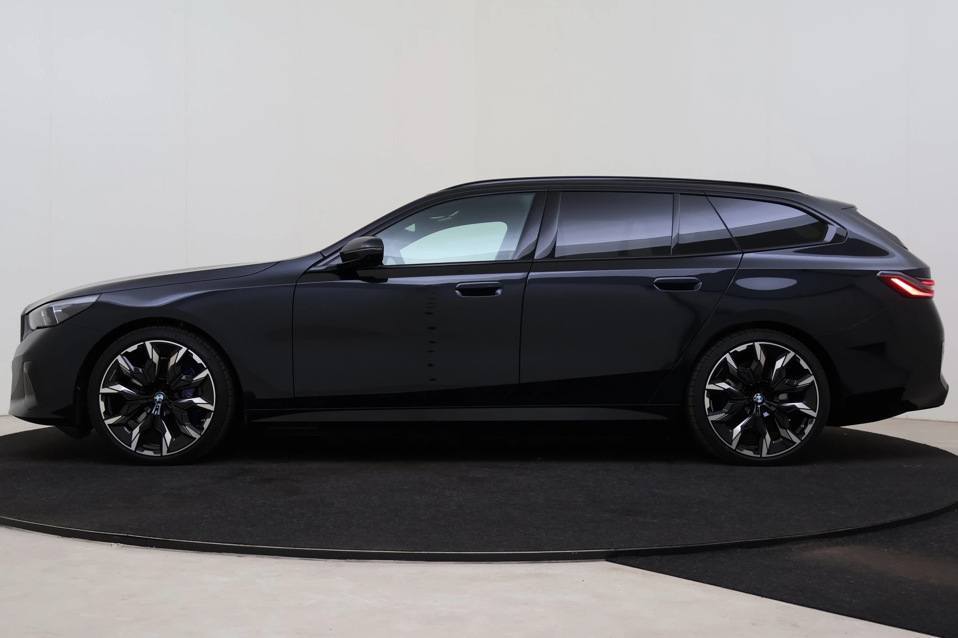 Hoofdafbeelding BMW i5