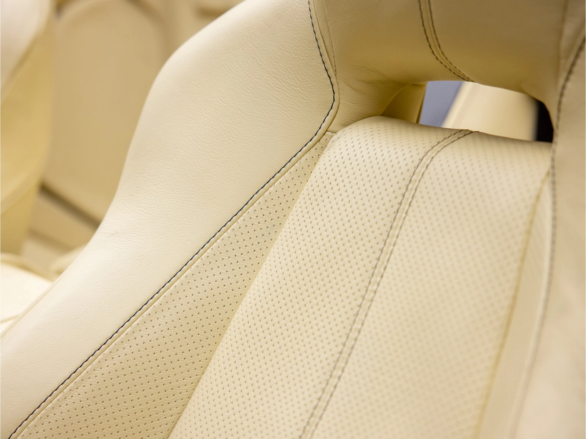 Hoofdafbeelding Aston Martin DB9