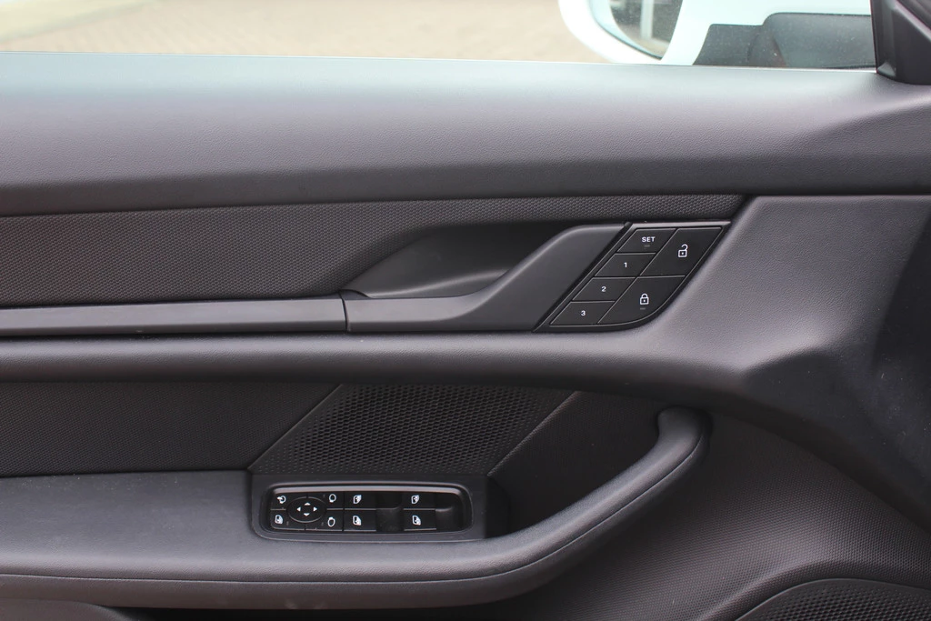 Hoofdafbeelding Porsche Taycan