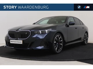 Hoofdafbeelding BMW i5 BMW i5 eDrive40 M Sport / Panoramadak / Trekhaak / Achteruitrijcamera / Stoelventilatie / Stuurverwarming / Adaptieve LED / Parking Assistant