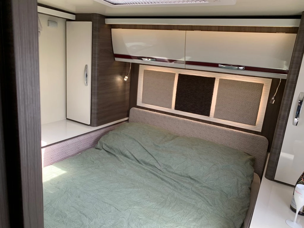 Hoofdafbeelding McLouis Carat 480g Queensbed Hefbed