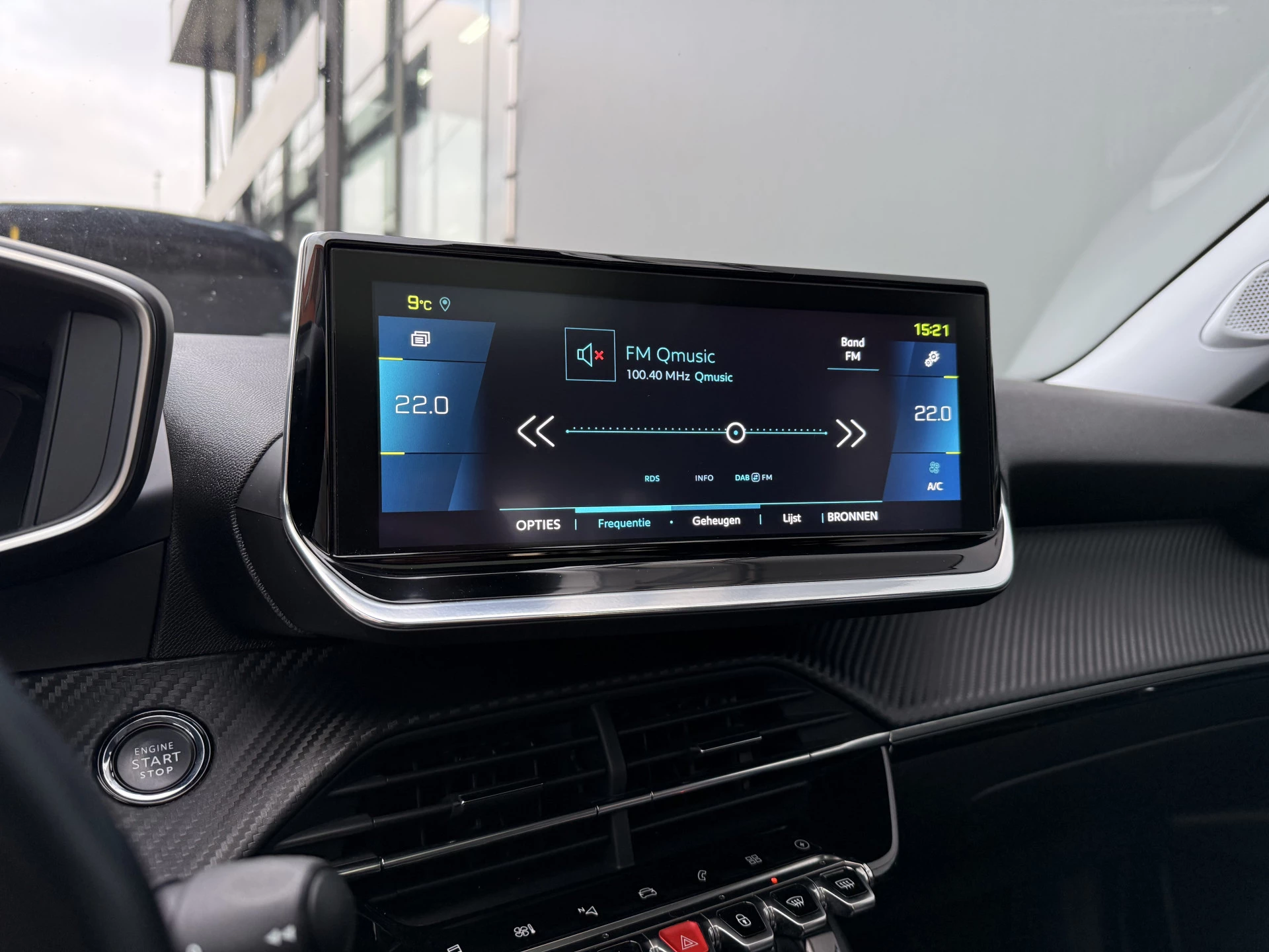 Hoofdafbeelding Peugeot e-2008