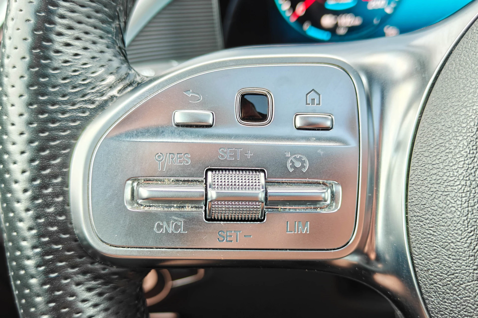 Hoofdafbeelding Mercedes-Benz EQC