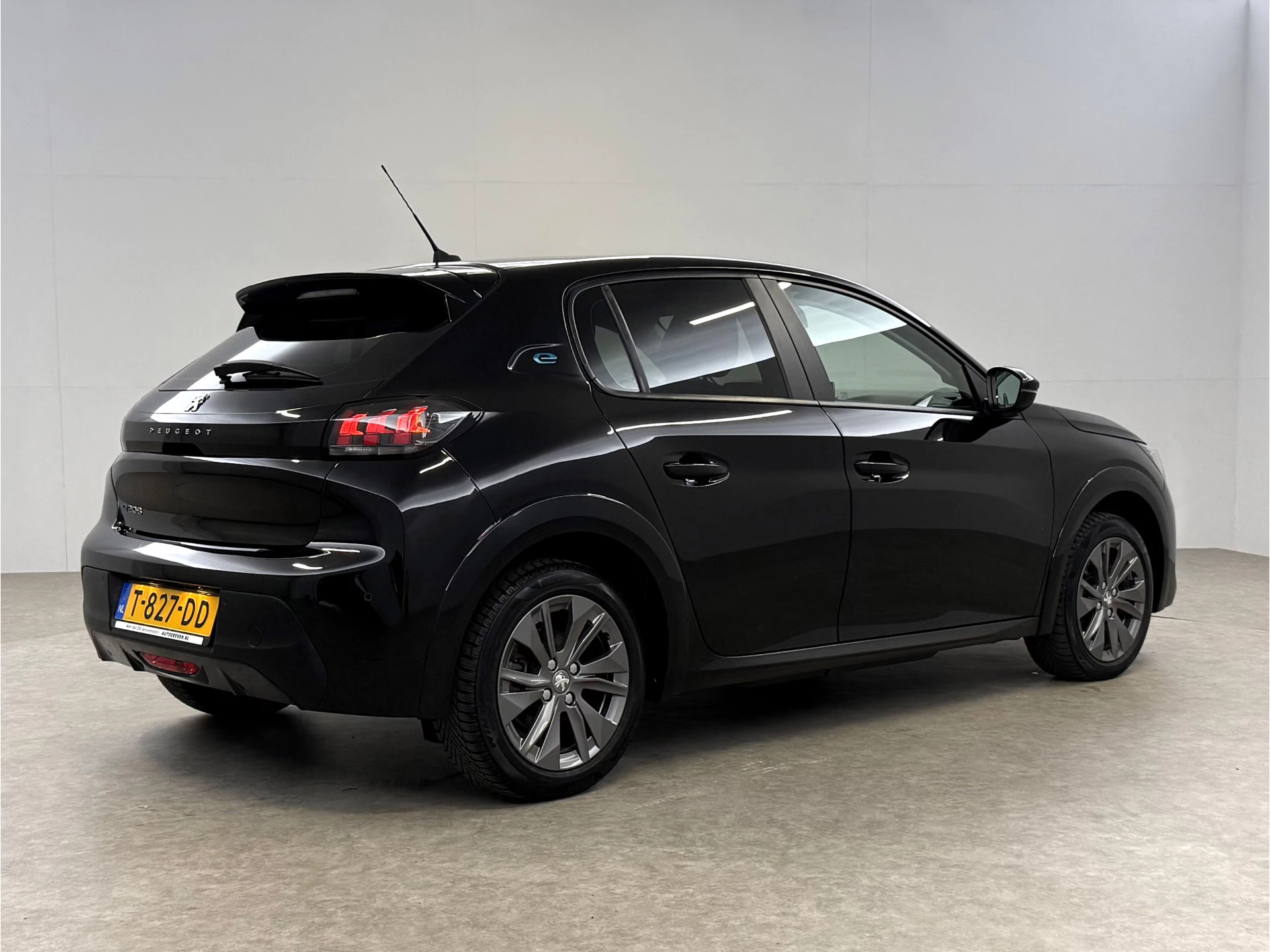 Hoofdafbeelding Peugeot e-208