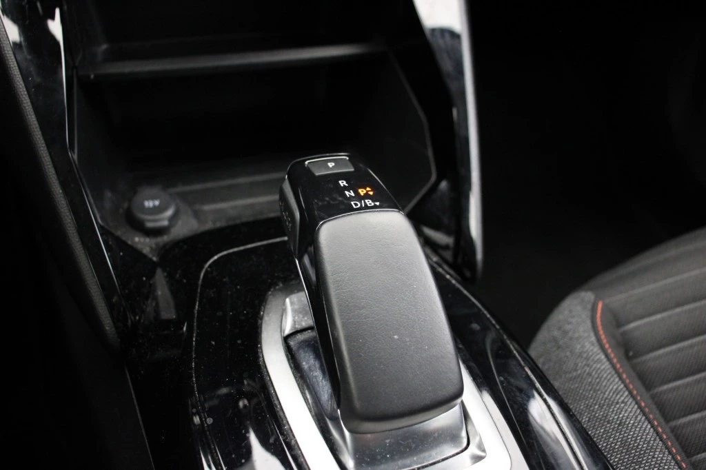 Hoofdafbeelding Peugeot e-2008