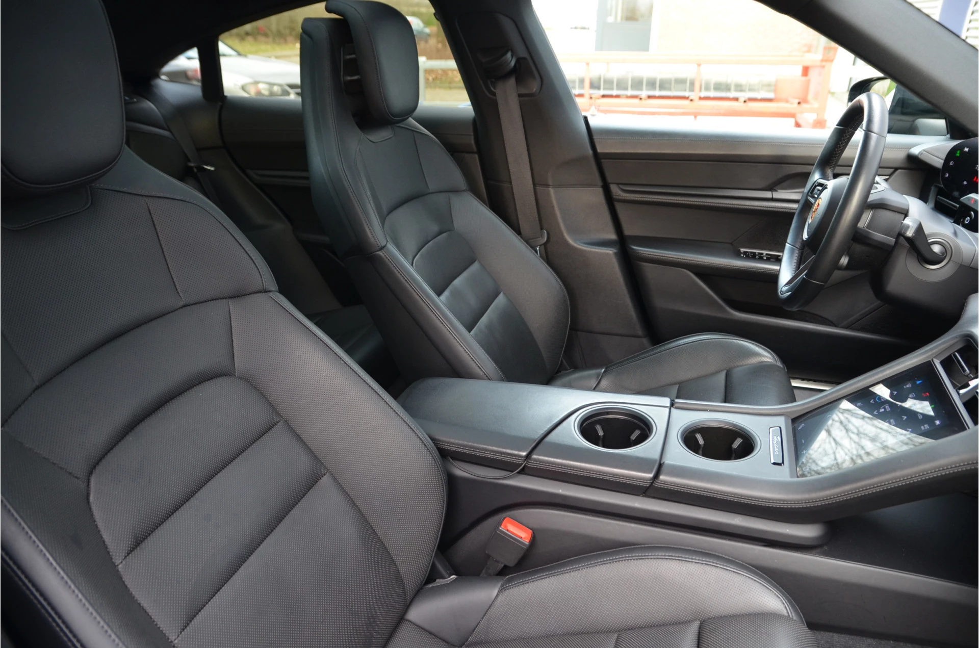 Hoofdafbeelding Porsche Taycan