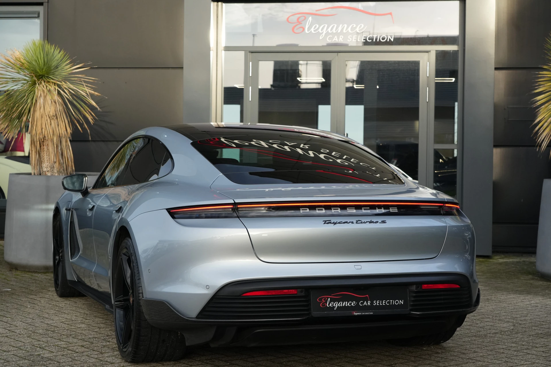 Hoofdafbeelding Porsche Taycan