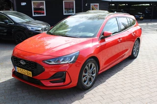 Hoofdafbeelding Ford Focus Ford Focus 1.0 EcoBoost ST Line X - Panoramadak - trekhaak - Navi groot