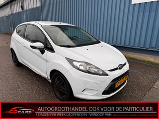 Ford Fiesta 1.25 Limited Inruilauto’s tegen vaste prijzen. Voor meer info: 0638140850 Bij de verkoop van gebruikte voertuigen door CD-Cars wordt geen standaard garantie verstrekt. De koper aanvaardt het voertuig in de staat waarin het zich bevindt op het moment van aankoop