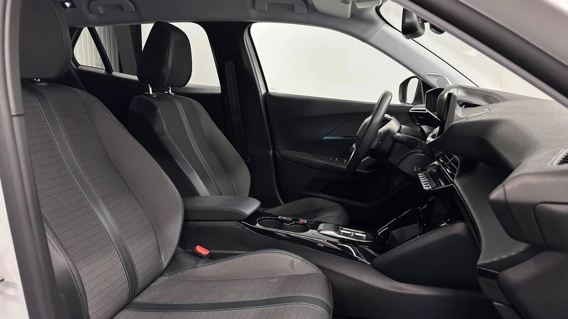 Hoofdafbeelding Peugeot e-2008