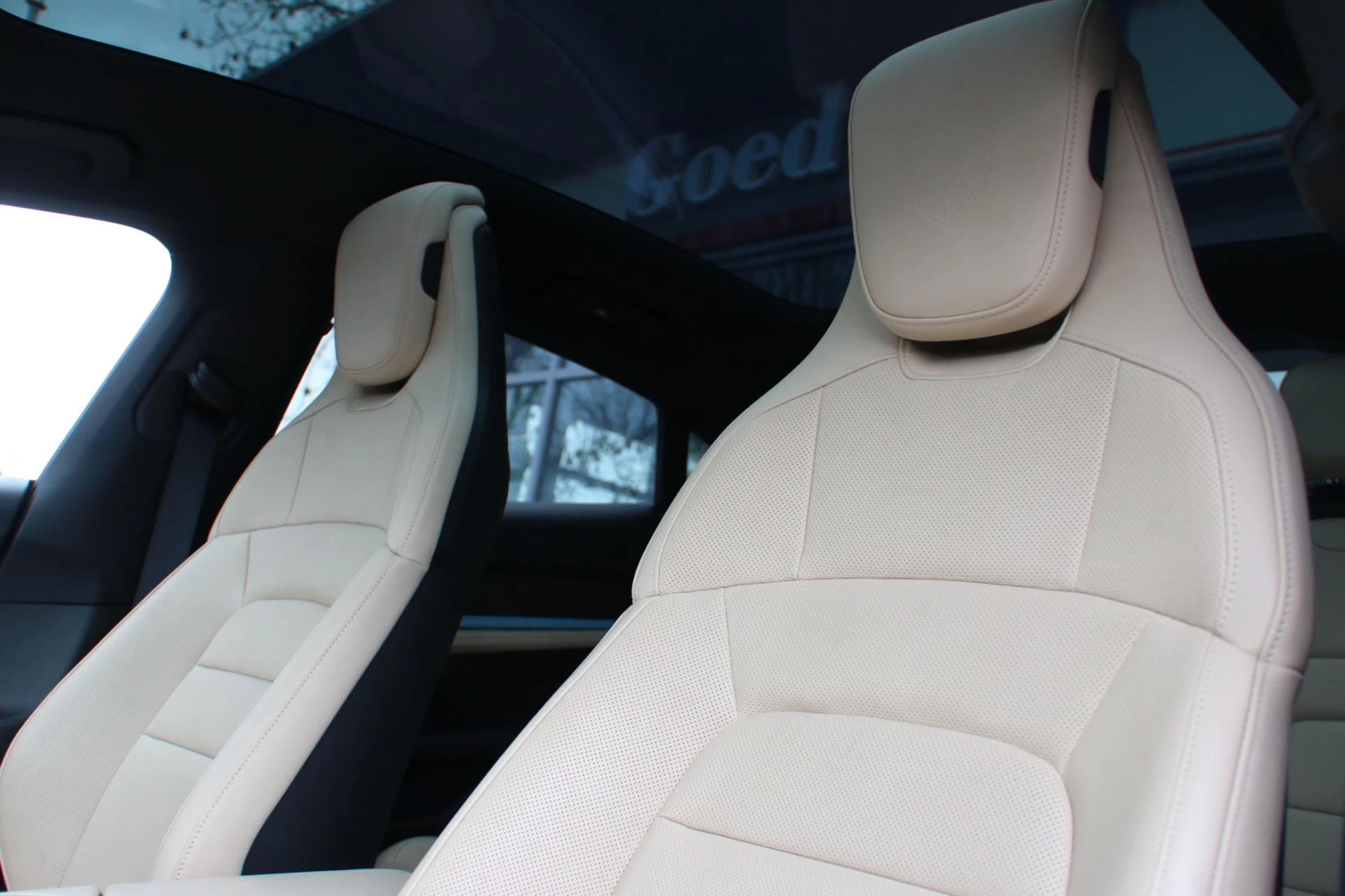 Hoofdafbeelding Porsche Taycan