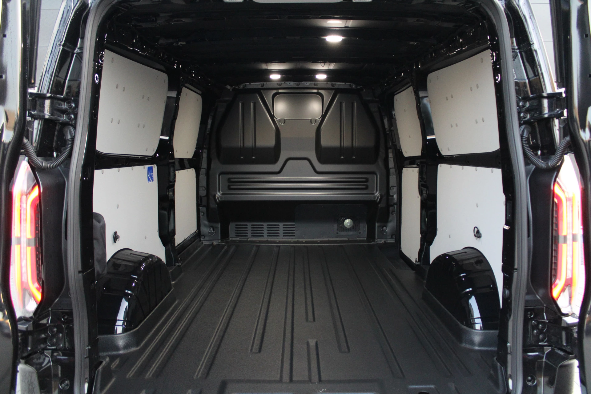 Hoofdafbeelding Ford E-Transit Custom