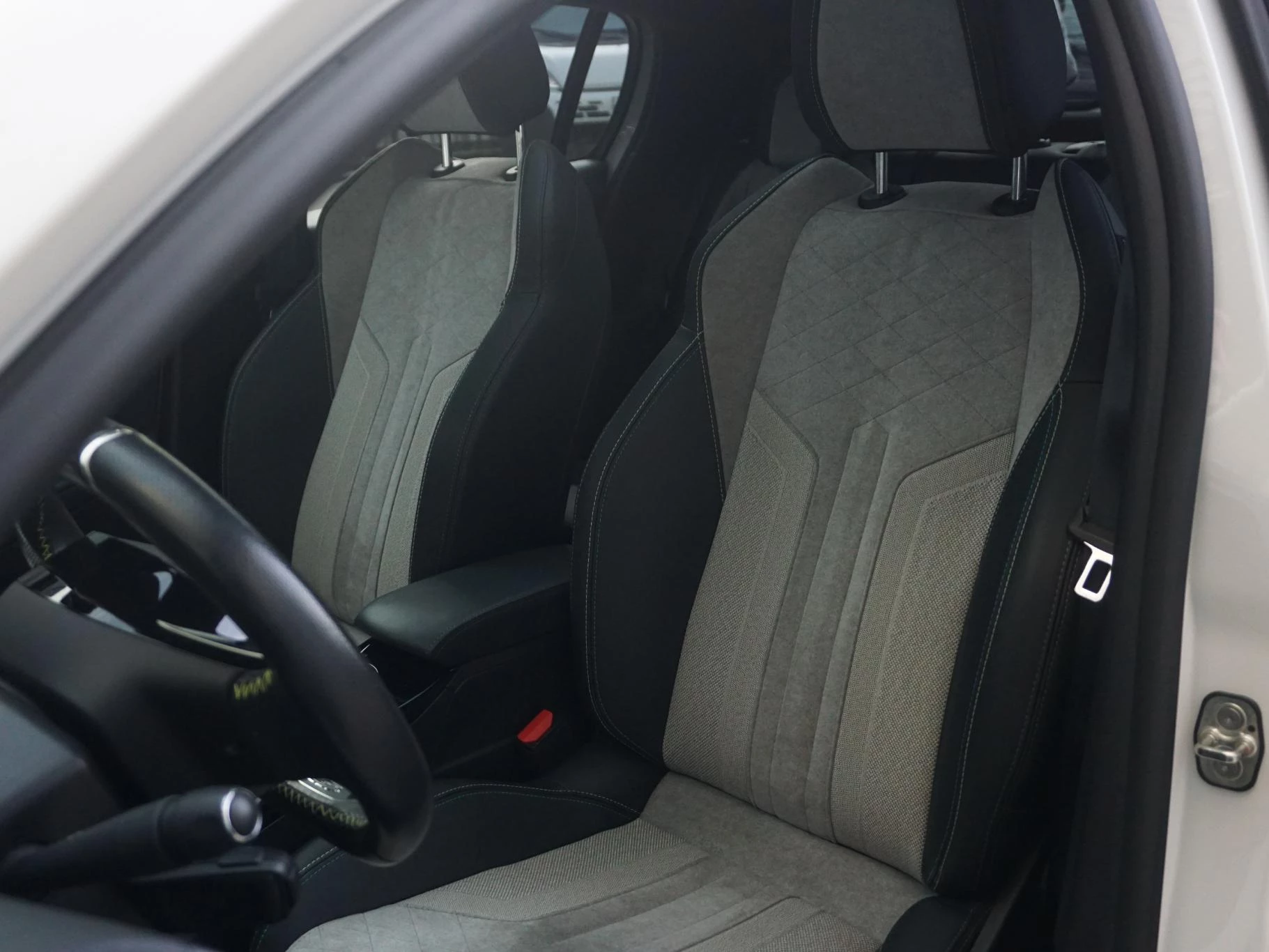 Hoofdafbeelding Peugeot e-208