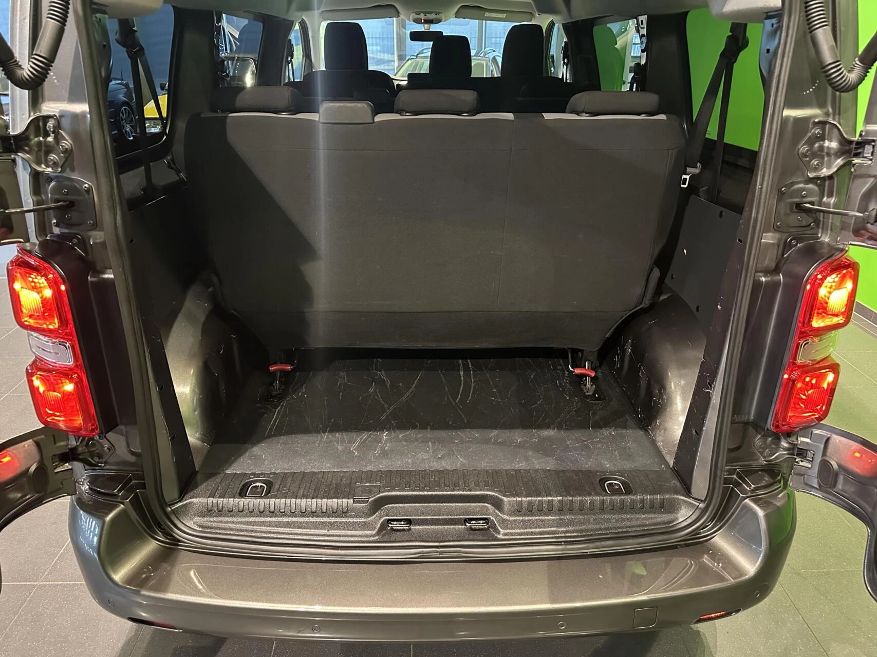 Hoofdafbeelding Peugeot Traveller