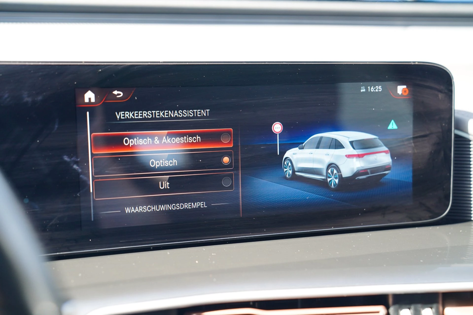 Hoofdafbeelding Mercedes-Benz EQC