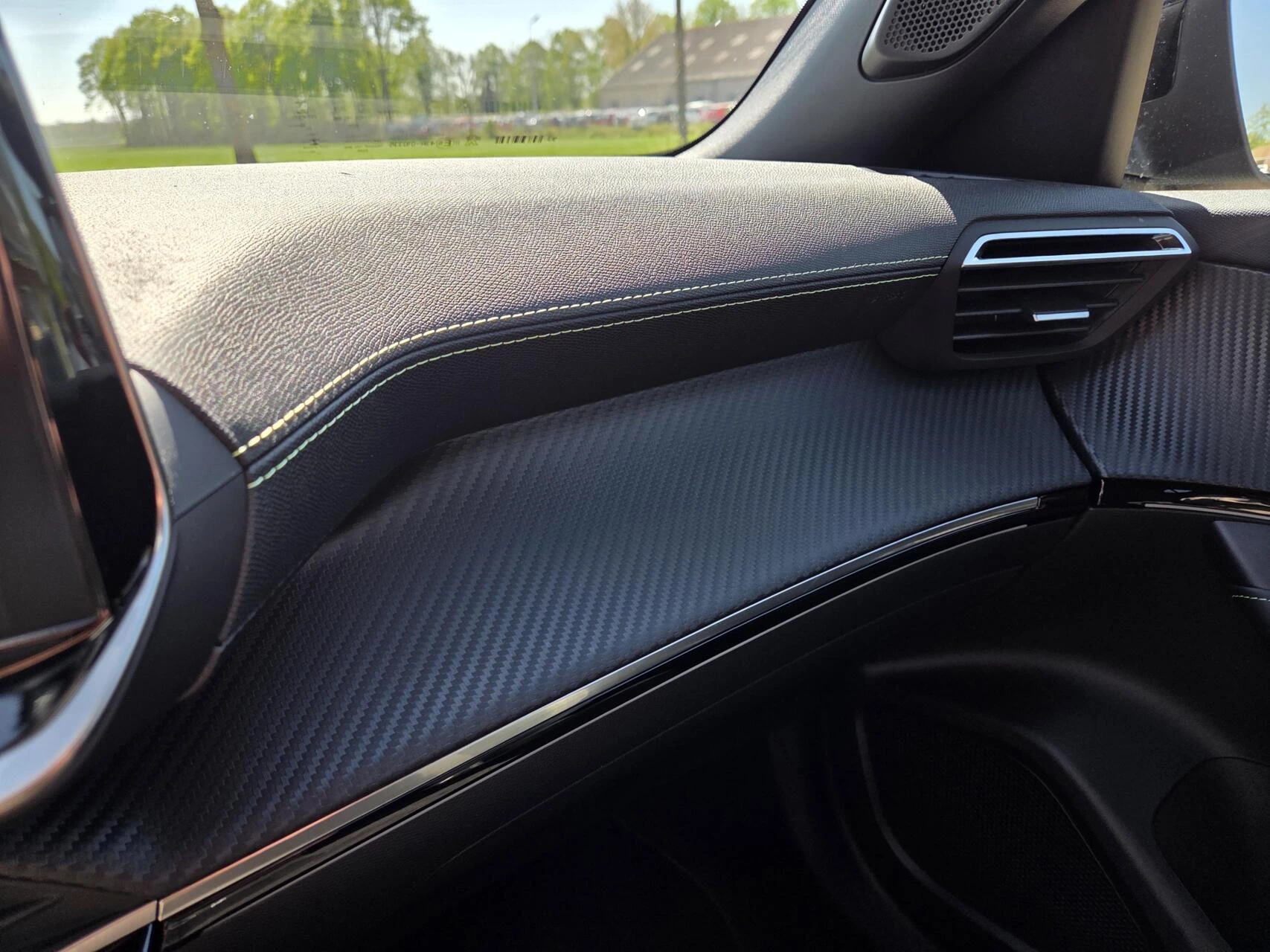 Hoofdafbeelding Peugeot e-2008