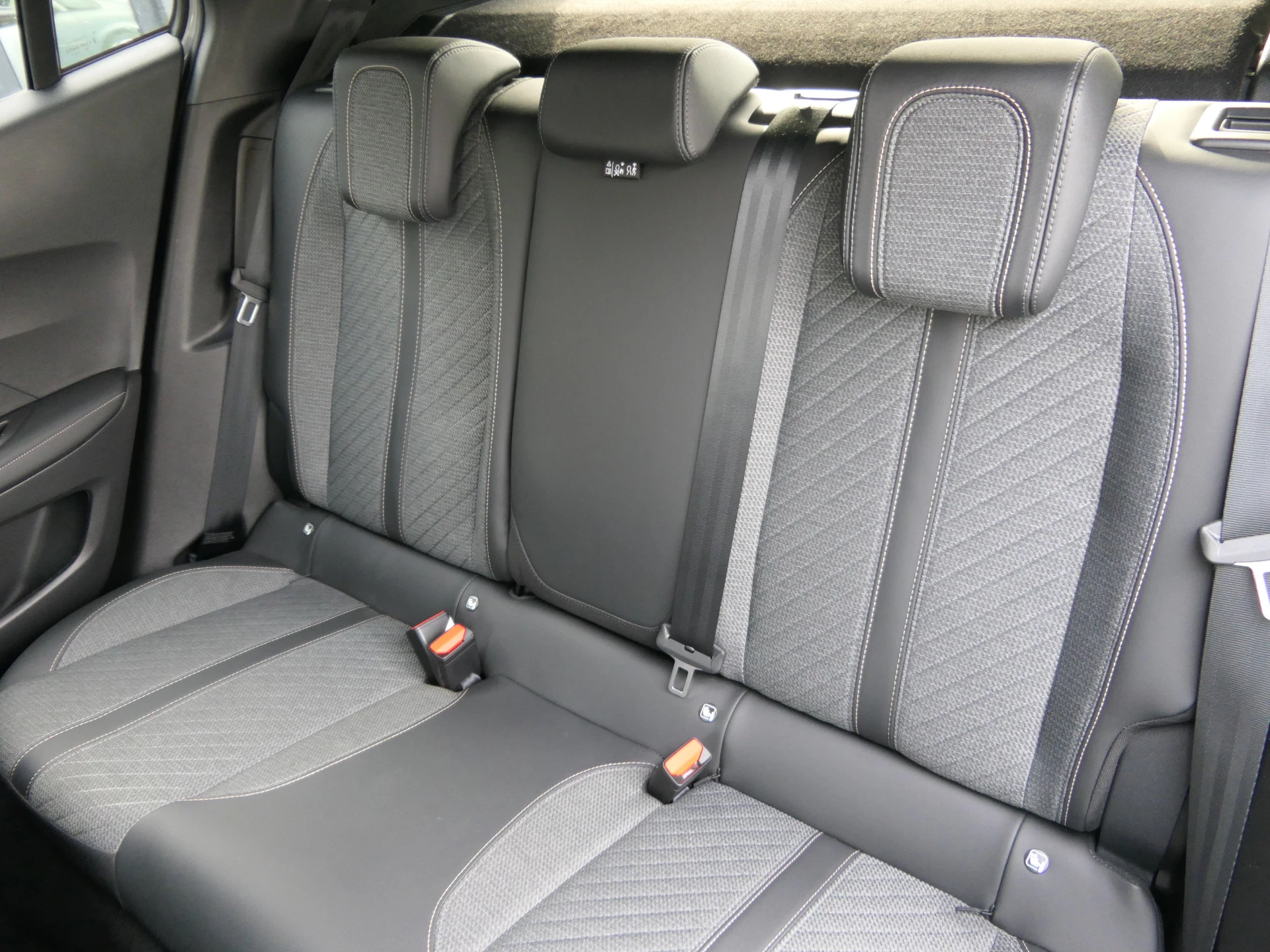 Hoofdafbeelding Peugeot e-2008