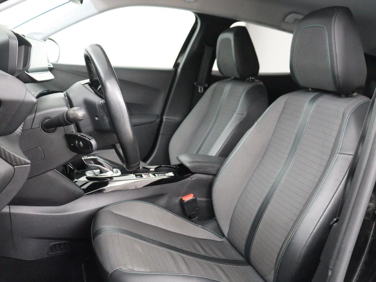 Hoofdafbeelding Peugeot e-2008