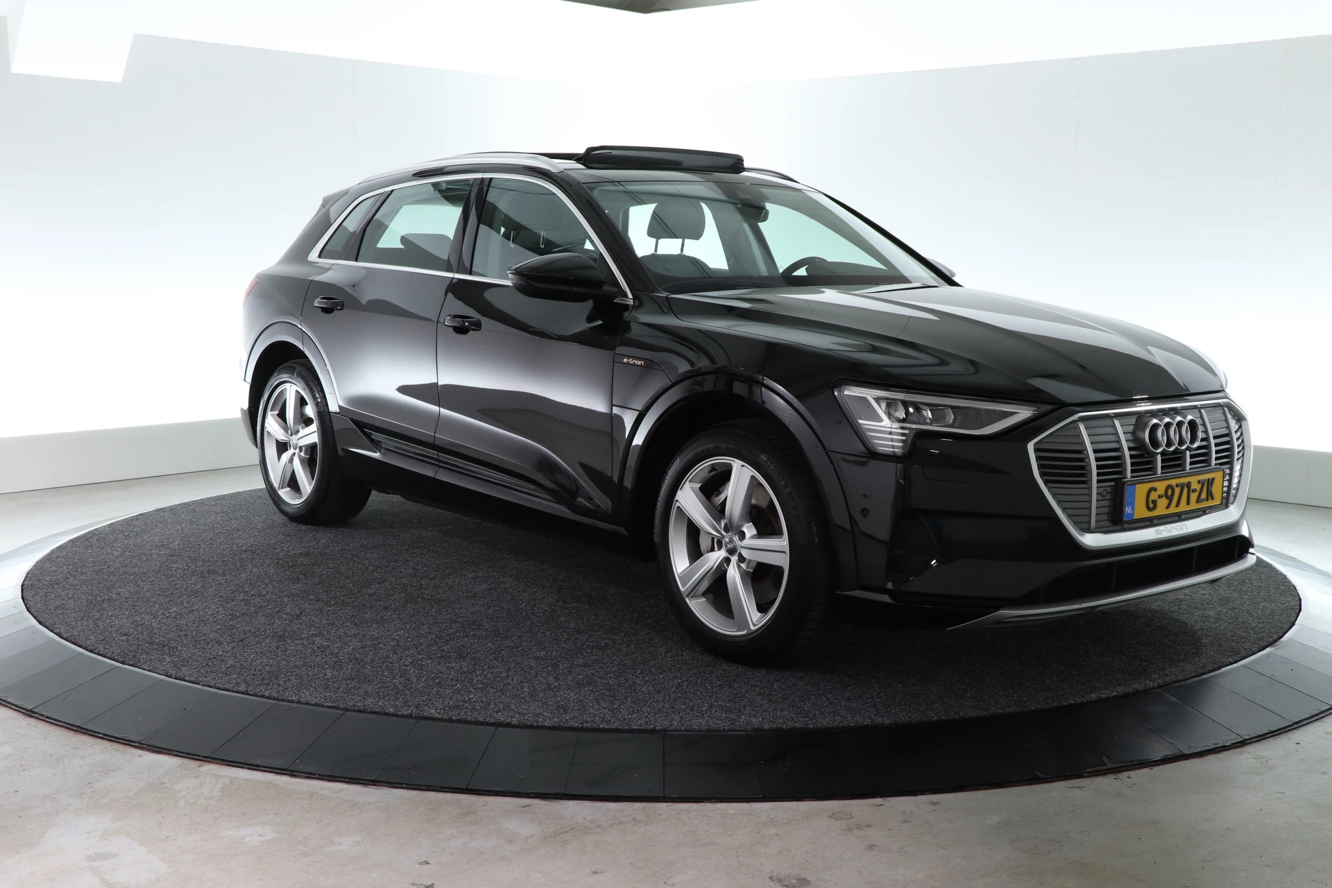 Hoofdafbeelding Audi e-tron