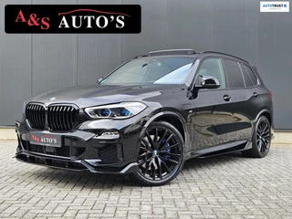 Hoofdafbeelding BMW X5 BMW X5 XDrive45e M Sport 394pk Panodak Luchtvering Massege stoelen Hud Camera Sfeerverlichtin