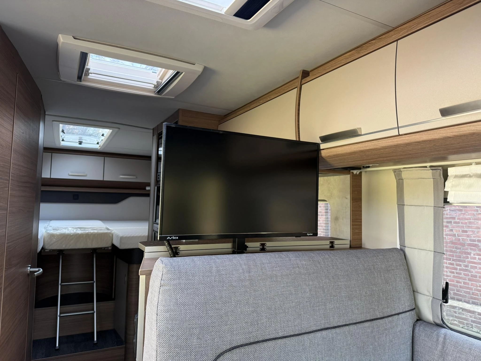 Hoofdafbeelding Knaus R12 700 MEG Live 3300Km. Nieuwstaat, zeer compleet