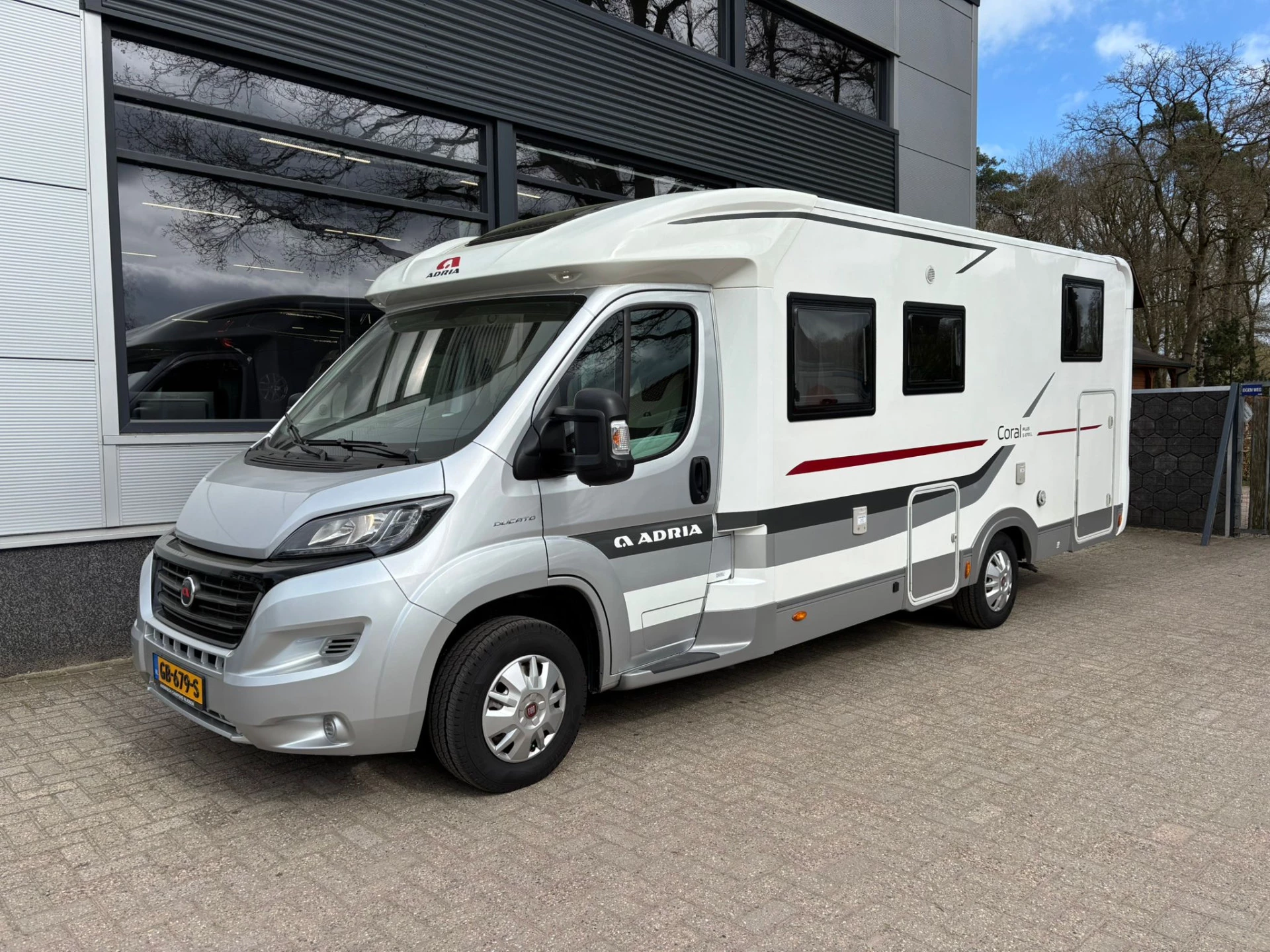 Hoofdafbeelding Adria CORAL S 670SL