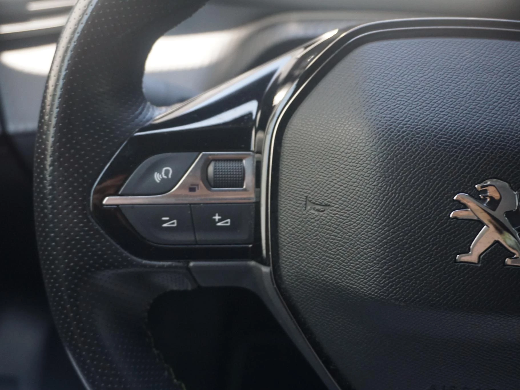 Hoofdafbeelding Peugeot e-208