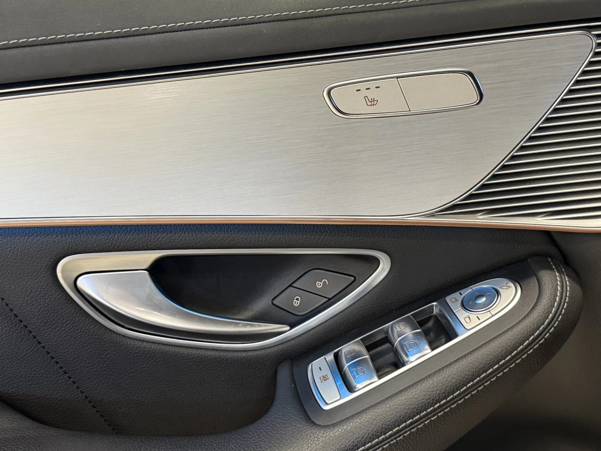 Hoofdafbeelding Mercedes-Benz EQC