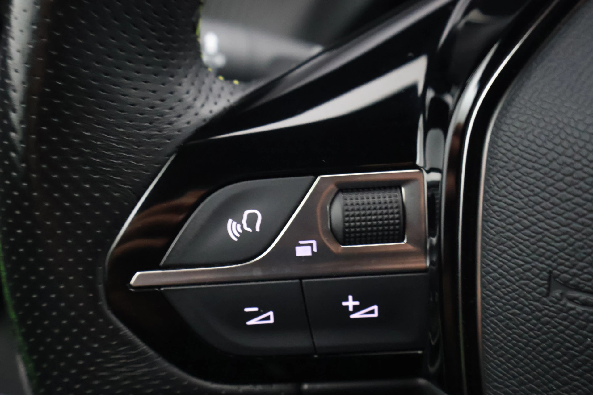 Hoofdafbeelding Peugeot e-2008