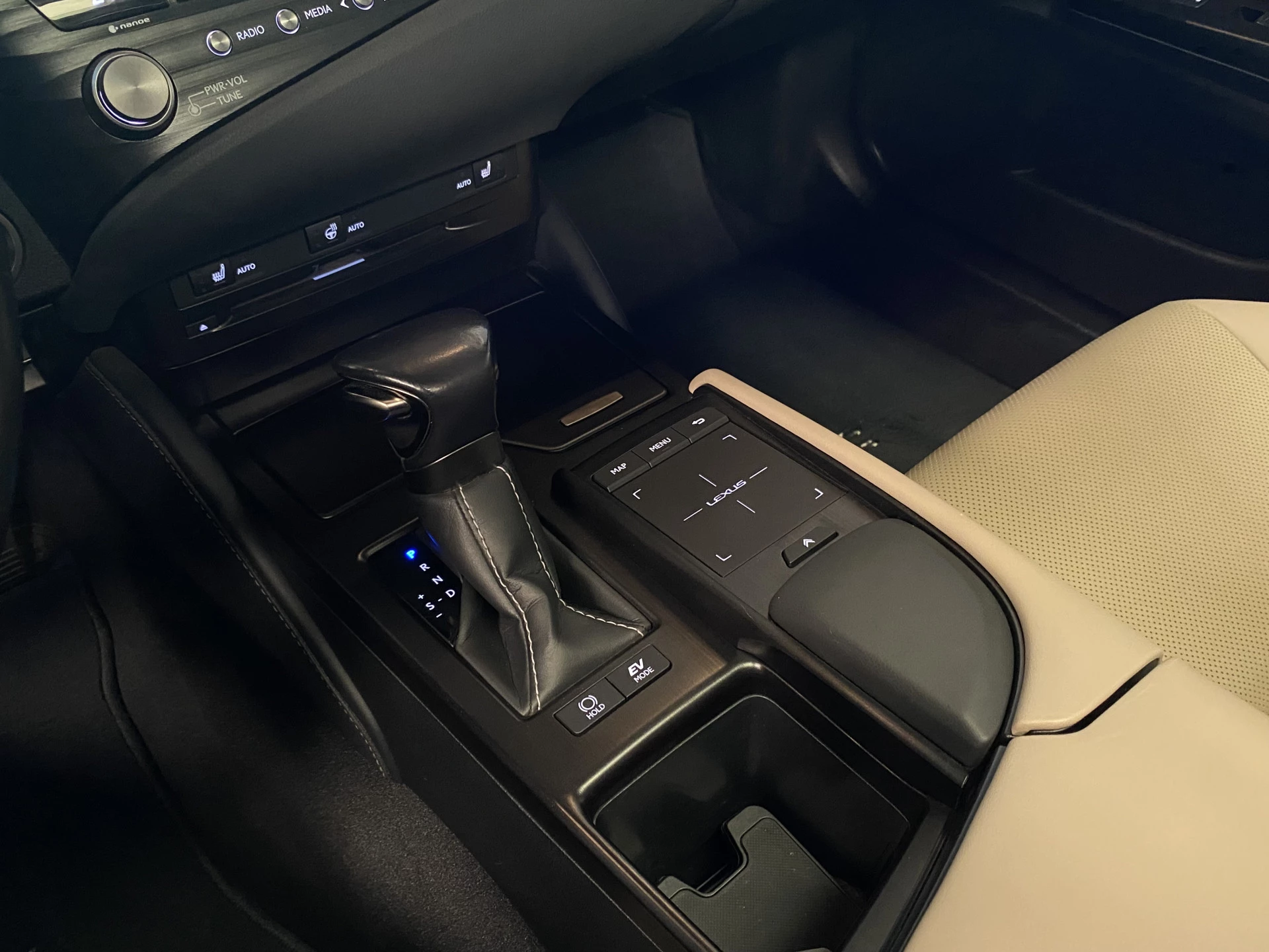 Hoofdafbeelding Lexus ES