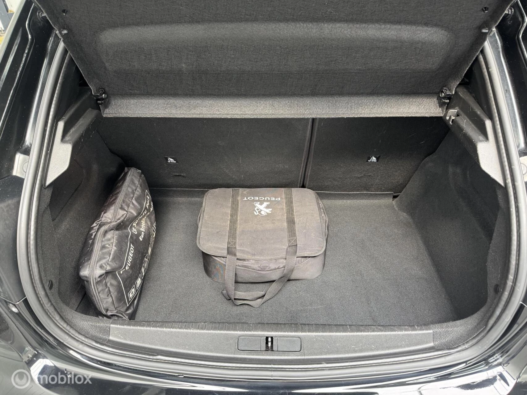 Hoofdafbeelding Peugeot e-208