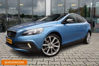 Volvo V40 Cross Country 1.6 T4 Summum | Pano | Camera | Trekhaak |