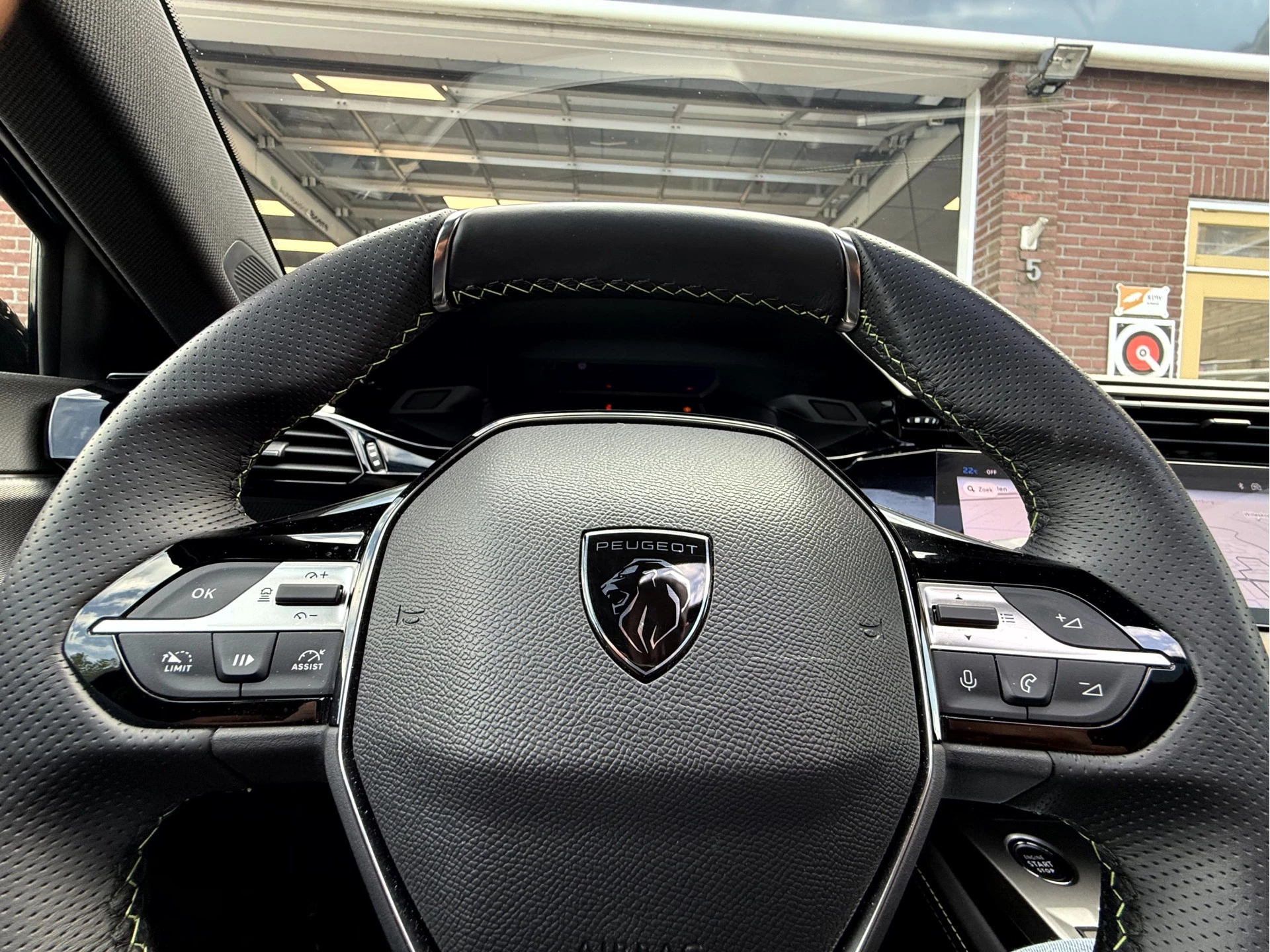 Hoofdafbeelding Peugeot e-308